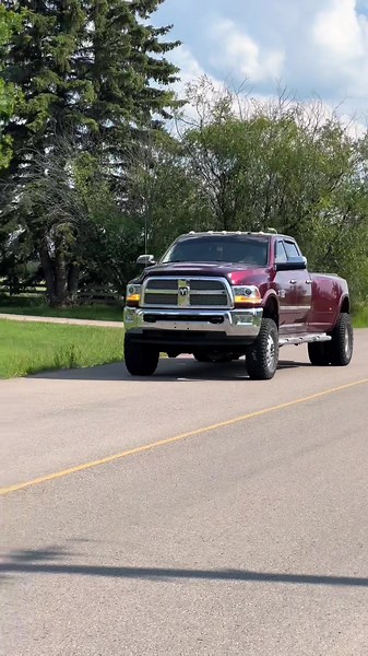2016 Ram 3500 in for some goodies! \t⁃\t4” BDS Suspension \t⁃\t35/12.5R17 Renegade R/T \t⁃\tDeleted with efi live tuning calibrations \t⁃\tAirlift Airbags She thicc 🥵 #dually #diesel #dieselpower #moparornocar #dallairesdiesel #bds #fypシ