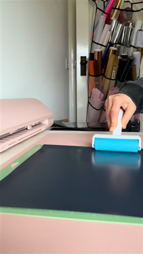 Personalised gifts on Instagram: "Sound on 🎧 Quick tutorial for htv settings. Using @cricut_uk vinyl on iron in glossy black. Umrah Mubarak design for a backdrop. Available in any design or colour, for a quote send a message🤍 #asmr #asmrvideo #asmrreels #satisfying #oddlysatisfying #satisfyingvideo #relaxing #calming #soundon #packingorders #packwithme #smallbusinessasmr #handmadeasmr #reels #reelsinstagram #reelitfeelsit #reelsviral #reelstrending #viral #viralvideo #explore #explorepage #fyp