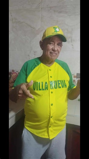 🎩🔥 RANDA STORE PRESENTA: “LA GORRA QUE YA TIENE DUEÑO” 🔥🎩 Un recorrido foto a foto de todas esas personas que ya hacen parte de la familia Randa, acompañado por las décimas magistrales de FIDEL ESCALONA MOLINA, un juglar villanuevero que le pone alma, tradición y orgullo a esta prenda que nació para representar a nuestro pueblo. Gracias a cada cliente por apoyar este sueño que hoy es realidad. ¡La gorra oficial sigue marcando estilo donde llega! 🔥🙌 | RANDA STORE