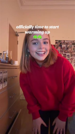 yous already know i’ll be whipping this out in every pub!☘️🇮🇪whole outfit is from @halara_uk @Halara_official #paddysday #riverdance #irish #stpaddysday