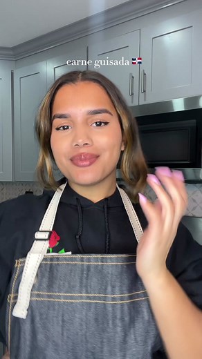 Delicious Dominican Carne Guisada Recipe with White Rice and Avocado