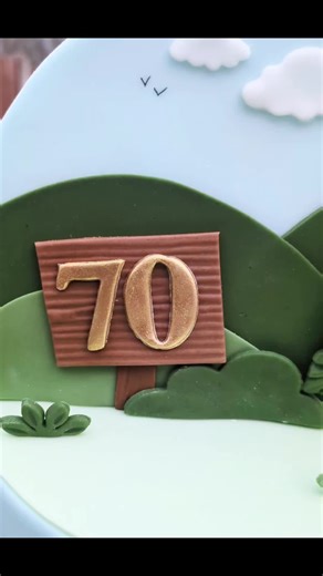 ✨ LETS PAR-TEE ✨ Celebrating 70 years with a very special golf themed cake which is specifically based on the beautiful Bracken Ghyll Golf club. Happy 70th Birthday! #cake #customcakes #golfcake #zoeslittlecakehouse #70th