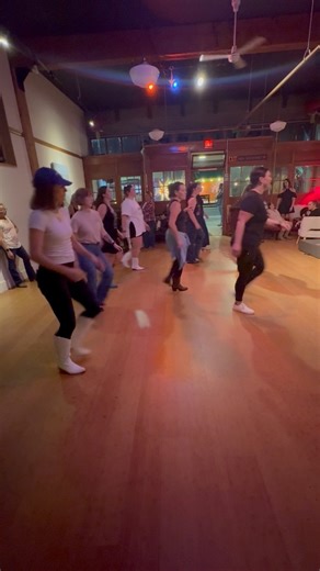 The Wednesday night classes at Si View are the best place to learn so that you can dance confidently at our Country Dance Nights & Barn Dances! 😎 Join us tonight at 8:15pm in the gym to learn another fun dance (Drop-ins welcome!) | Snoqualmie Valley Line Dancing