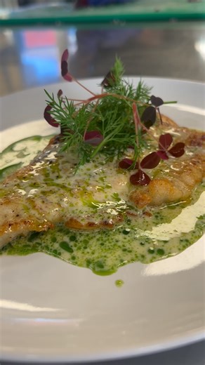 1.3K views · 14 reactions | Vi fikser Nyttårsmenyen! Hva med Pannestekt piggvar med kremet blåskjellsaus og dillolje!拾 | Kolibri Kolonial | Facebook