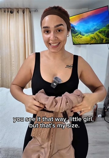 She started with a waist trainer… now she’s in a custom faja and not looking back 👏🏽 4 years post-surgery and still snatched 🔥 The 1017 Custom Stage 2 looked tiny at first, but once it was on, PERFECTION. #fajastributo #plasticsurgery #lipo #Faja #bbl This is how you keep your results WITHOUT going back to the table 💅🏽