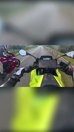 CBR 650 RR VS GSX-8R