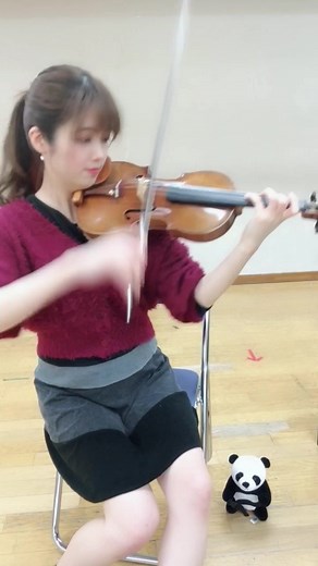 バイオリンでツィゴイネルワイゼンを演奏する