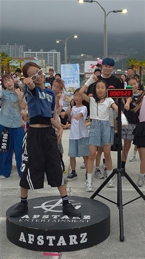 Can Sojeong succeed at the 15-second timer challenge? #DancingBear #DancingBearsRandomDance #Danc...