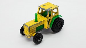 Restoring a Die-Cast Tractor Toy With 3D-Printed Parts Looks Like a Great Way to Zone Out