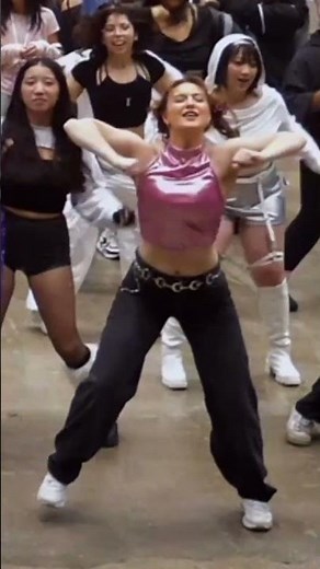 🇺🇸Kpop in Public - TWICE YES OR YES