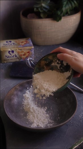 Sweeten your cold winter mornings with a legendary South African breakfast🇿🇦 by @robynsnacks Stork Country Spread adds a creamy and delicious taste to your Melkkos. #Stork #StorkTasteOfTheCountry #StorkWinterWarmth
