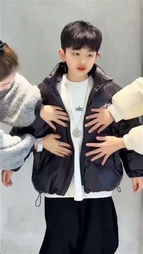 This Jacket Changes Color When You Touch It | Color Changing JacketMagic