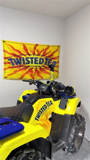 thattwistedteaquad (@thattwistedteaquad)’s video of twisted tea girl