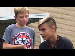 Naked kid vs flippers