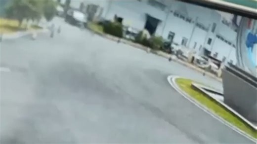 华为监控设备EX200，高清画质实时守护家庭安全，智能追踪不漏焦，夜间拍摄清晰可见，长时间稳定运行，家人安心每一天。