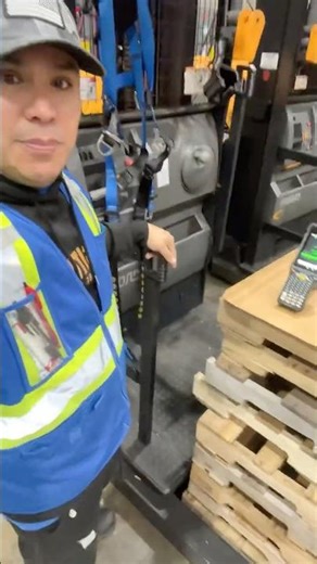 Forklift training: how to use the cherry picker
