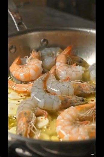 The SECRET to EASY and PERFECT Garlic Shrimps! (Easy Spanish Gambas al Ajillo) 🧄🍤