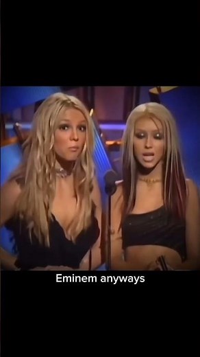 Britney and Aguilera present an award to Eminem