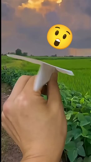 How to make paper airplane tutorial 😱💥 #youtubeshorts #airplane #shortvideo #diy #paperairplane