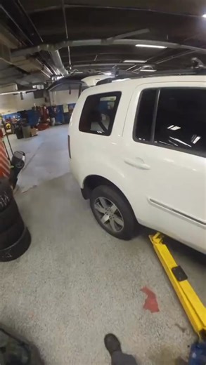 15Quick Tip For Removing Taillights #hondapilot #tailight #brakebulb #techtip | Reese Rollins | Facebook