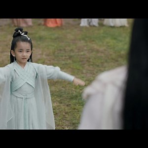 The princess actually asked the little girl to salute, but it shocked the thunder 公主竟然让小女孩行礼，却惊动了天雷 Drama Name：Ancient Love Poetry剧名：千古玦尘 #cdrama #chinesedrama #XuKai #许凯 #ZhouDongyu #周冬雨 #千古玦尘 #AncientLovePoetry #lovestory #ancient #chinese #legendary #magic #fairytale #love | 奇幻剧透社 Fantasy Drama Club