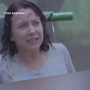 "La Vida es Silbar" es una película cubana que destaca por su belleza visual, su profunda reflexión sobre la vida y la felicidad, y sus personajes entrañables. La dirección de Fernando Pérez nos sumerge en un mundo lleno de simbolismo y poesía, donde el silbido se convierte en un símbolo de esperanza y conexión entre los personajes. La narrativa de la película es fluida y emotiva, explorando temas como la soledad, la búsqueda de la felicidad y la importancia de disfrutar las pequeñas cosas de la