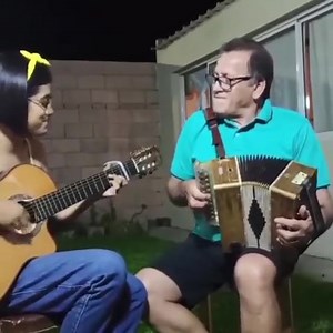 El recordado "Coco" Gomez junto a su hija Magalí, haciendo la chacarera "Aunque me duela tu adios" | Tierra De Cantores