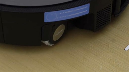 科沃斯X11对比X9 Pro如何选？这款视频告诉你答案。双胶轮设计越障更强，AIVI 3D避障更智能，解决毛发缠绕痛点，扫拖一体满足家庭清洁需求，真实生活场景实