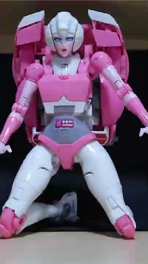 No War - Transformers Female Bot, Arcee