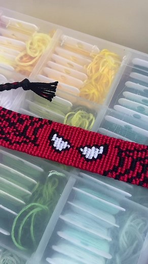 Spiderman Bracelet Pattern Tutorial