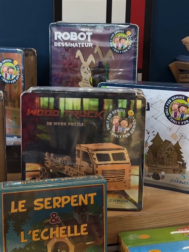 Découvrez notre sélection de jeux qui stimulent le cerveau tout en s’amusant, pour tous les âges : jeux de société, puzzles, cartes… Choisissez-les pour vos enfants et profitez de moments complices en famille pendant les vacances ! 🧩🎲 #LibrairieTunis #JeuxEnFamille #Puzzles #JeuxDeSociété #JeuxEducatifs #fypp