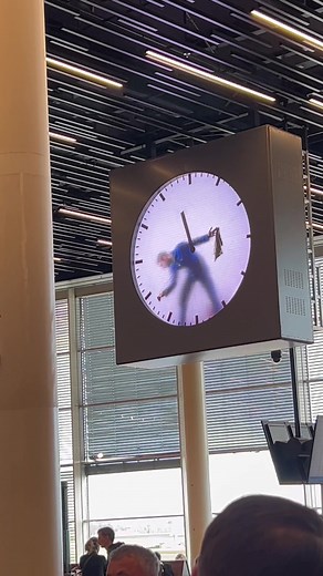 Real Clock! Unique in the World! This Man feels the time at Work for good! #schiphol #schipholairport #amsterdam #amsterdamcity #amsterdamlocal ##clock##timeAmazing Experience!!