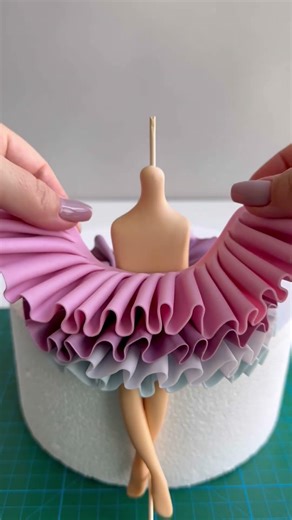 How to make a cute fondant girl topper easily #fondant #fondanttoppers