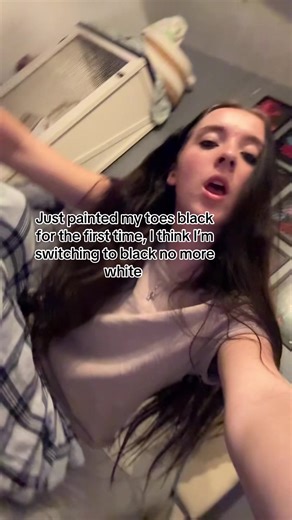 😛 (@user12423674819109384746)’s video of black toes