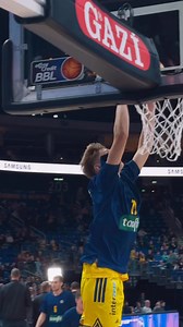 ES IST ANGERICHTET – das easyCredit Basketball Bundesliga-Duell gegen den FC Bayern Basketball in der Uber Arena. 🔥 ℹ️ Heute erstmals mit dabei: Unser Youngster Anton Kemmer, Norris Agbakoko steht heute aus persönlichen Gründen nicht im Kader. 📺 Jetzt live bei Dyn Sport: albaberlin.de/livebeidyn | ALBA BERLIN