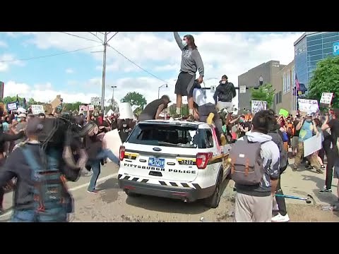 George Floyd protesters vandalize police car in Pittsburgh