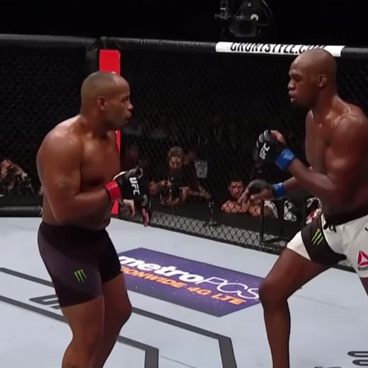 Jon Jones Signature Moves in UFC | Watch the Epic Oblique Kick