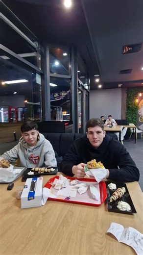 Produs: SH Mare Pui. 🌯 Recenzie: Nota 10. 👌🏻 ⭐️⭐️⭐️⭐️⭐️ TikTok