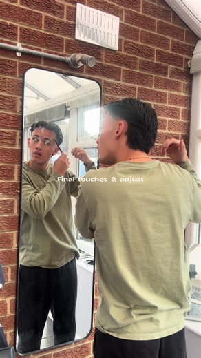 How to style a Slickback/Middle part. 🪮 . . . #middleparthairstyle #slickback #taperfadehaircut #middlepart #slickbackhairstyle