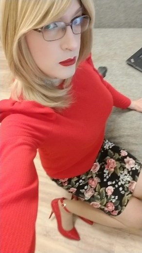 Feminization and Crossdressing Trap: Exploring Pantyhose and High Heels