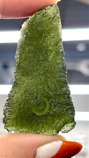 Ever wondered where moldavite gets its distinct shape and textures from? Cassidy explains the process behind it! ☄️✨ #Moldavite #crystals #mineralspecimen #crystalcollector #crystalcommunity #crystalloversofig #crystalhealings #mineralcollecting | Rubble Rock and Gem