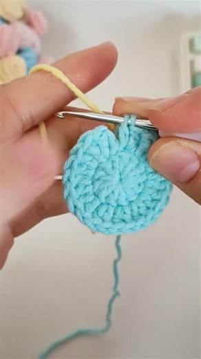 How to change color in a double crochet #crochet #knitting #asmr #shorts #diy