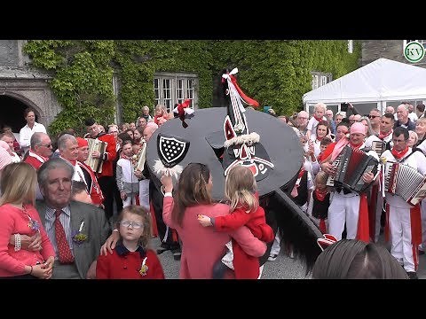 Red Old Oss & Prideaux Place, Padstow May Day 2019