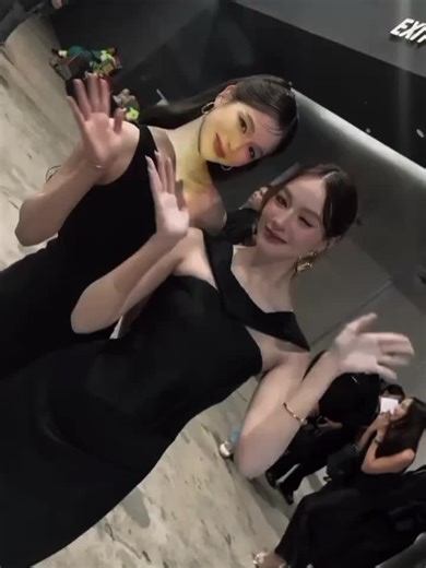 Keep Smiling with Tknur – A Heartwarming Moment