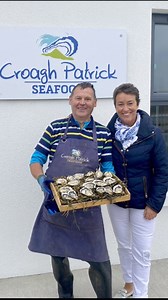 So now it was off to Mayo! We started with a visit to the 𝐆𝐫𝐞𝐞𝐧𝐰𝐚𝐲 𝐋𝐚𝐧𝐞 𝐀𝐫𝐭 𝐒𝐭𝐮𝐝𝐢𝐨 𝐂𝐚𝐟𝐞, where Maureen O'Neill, a talented artist and baker, has created a delightful destination on Mayo's Greenway. The place was buzzing with people enjoying coffee and sweet treats. ☕️Next, we visited Padraig Gannon - 𝐂𝐫𝐨𝐚𝐠𝐡 𝐏𝐚𝐭𝐫𝐢𝐜𝐤 𝐒𝐞𝐚𝐟𝐨𝐨𝐝𝐬 on the shores of Clew Bay. Padraig is a passionate advocate for Good Food Ireland® and his oysters were a hit at a recent dinner