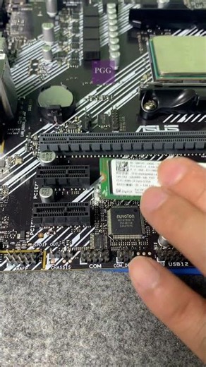 How to Install a Samsung 512GB M.2 NVMe SSD 🔧 #Shorts