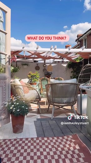 Painting my vinyl pool. I used leftover Rust-oleum garden paint to paint my vinyl pool. My intention is to build a pool surround but thought this would make it look better until I get round to it. Turns out that paint isn’t budging! #fyp #foryoupage #gardenhack #diygarden #gardendiy #diyproject #diyprojects #upcycling #vinylpool #paintedpool