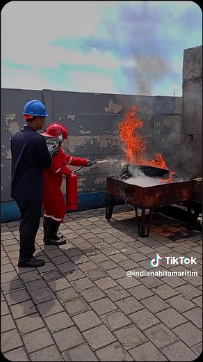 (BST) BASIC SAFETY TRAINING 🔥 #indianahitamaritim #basicsafetytraning #diklatccm #diklatsat #CapCut #seasurvival #diklatbst #diklat #sertifikatbst #fyp #fypage