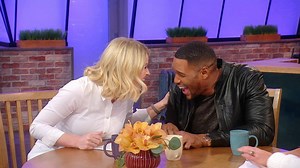 Michael Strahan Sara Haines go head-to-head trying to answer 100 questions in 1 minute >> LOL! | Rachael Ray Show