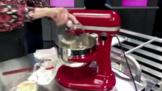 Red velvet cake with cream cheese frosting: Gesine Bullock-Prado shows how